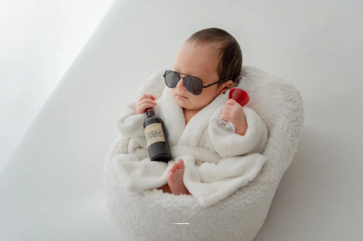 代怀包生男孩医院宝宝嘴唇上翘 代怀包生男孩医院宝宝嘴唇上翘